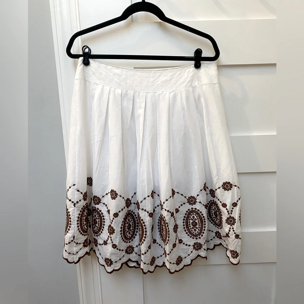 Metrowear white and brown eyelet embroidered mini skirt